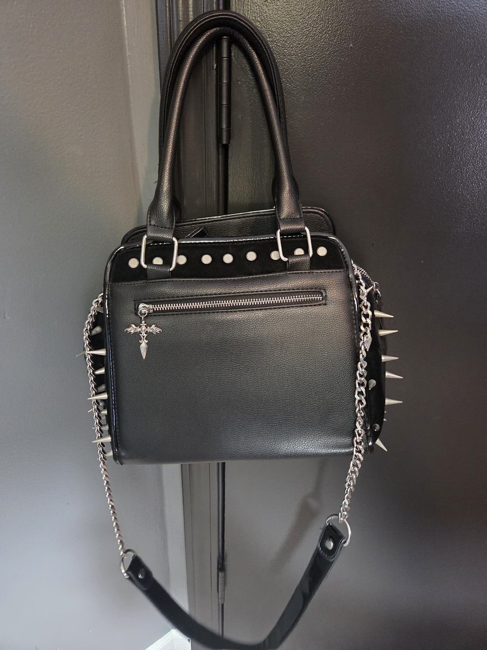 Black Friday Handbag - Picture 3 of 8